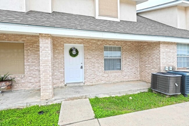 8911 McPherson Rd, Unit 4D in Laredo, TX - Building Photo - Building Photo