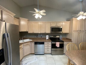 809 Dora Ct in Virginia Beach, VA - Building Photo - Building Photo