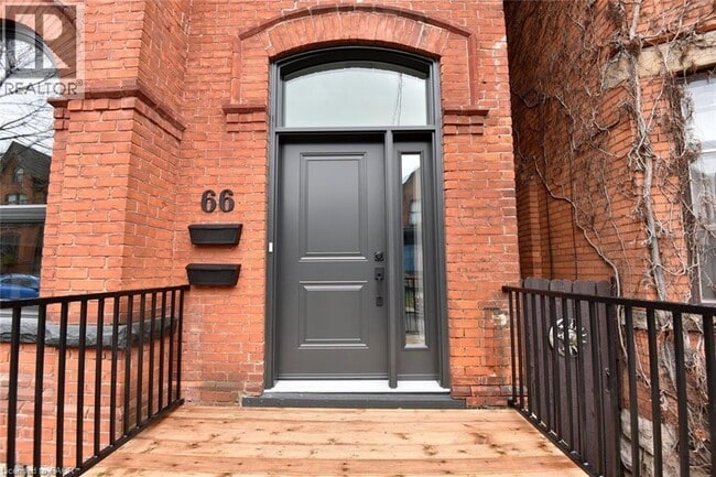 66 Erie Ave in Hamilton, ON - Building Photo - Building Photo