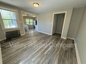 72 Lyman St in South Hadley, MA - Building Photo - Building Photo