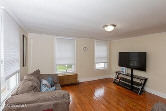 461 N Main St in Gloversville, NY - Foto de edificio - Building Photo