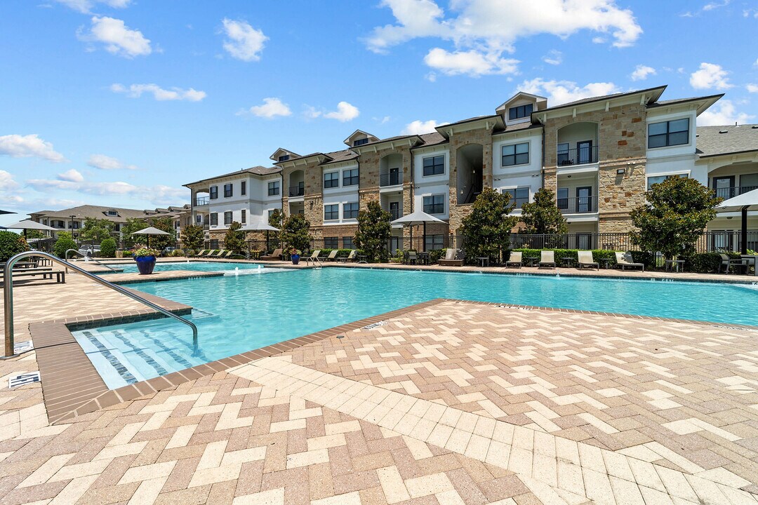 Sorrel Phillips Creek Ranch in Frisco, TX - Building Photo