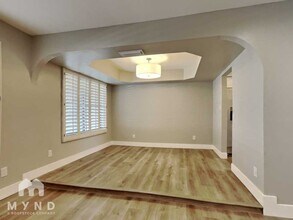 7043 E Hearn Rd in Scottsdale, AZ - Foto de edificio - Building Photo