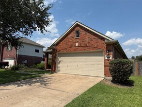 5126 Winterwood Dr in League City, TX - Building Photo - Building Photo