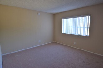 12249 Oxnard St, Unit 103 in Los Angeles, CA - Building Photo - Building Photo