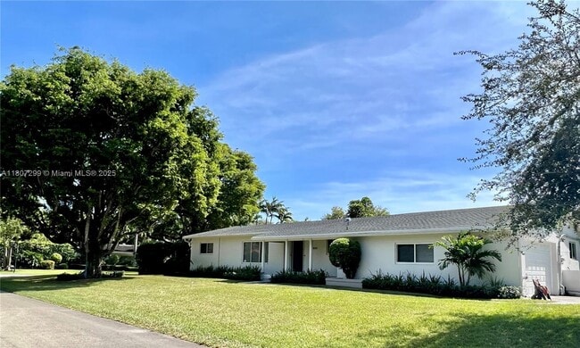 5800 SW 100th St in Miami, FL - Building Photo - Building Photo