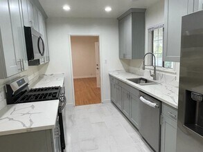 21122 Avenue San Luis in Woodland Hills, CA - Building Photo - Building Photo