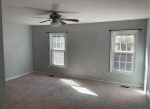 204 Rolling Hill Ct in Stafford, VA - Building Photo - Building Photo