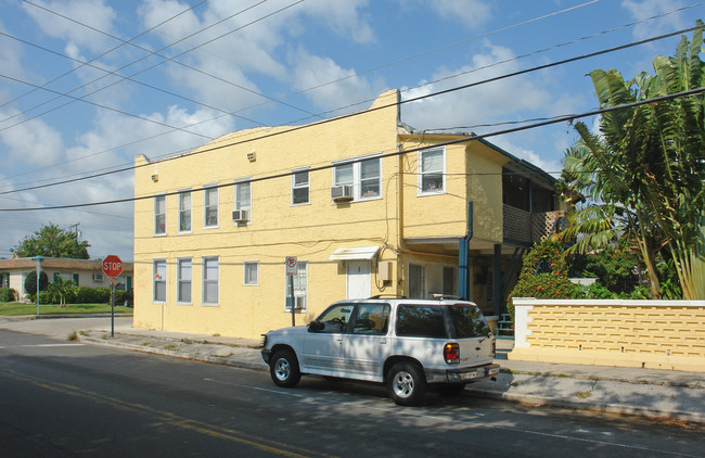 801 Dobbins St in West Palm Beach, FL - Building Photo - Building Photo