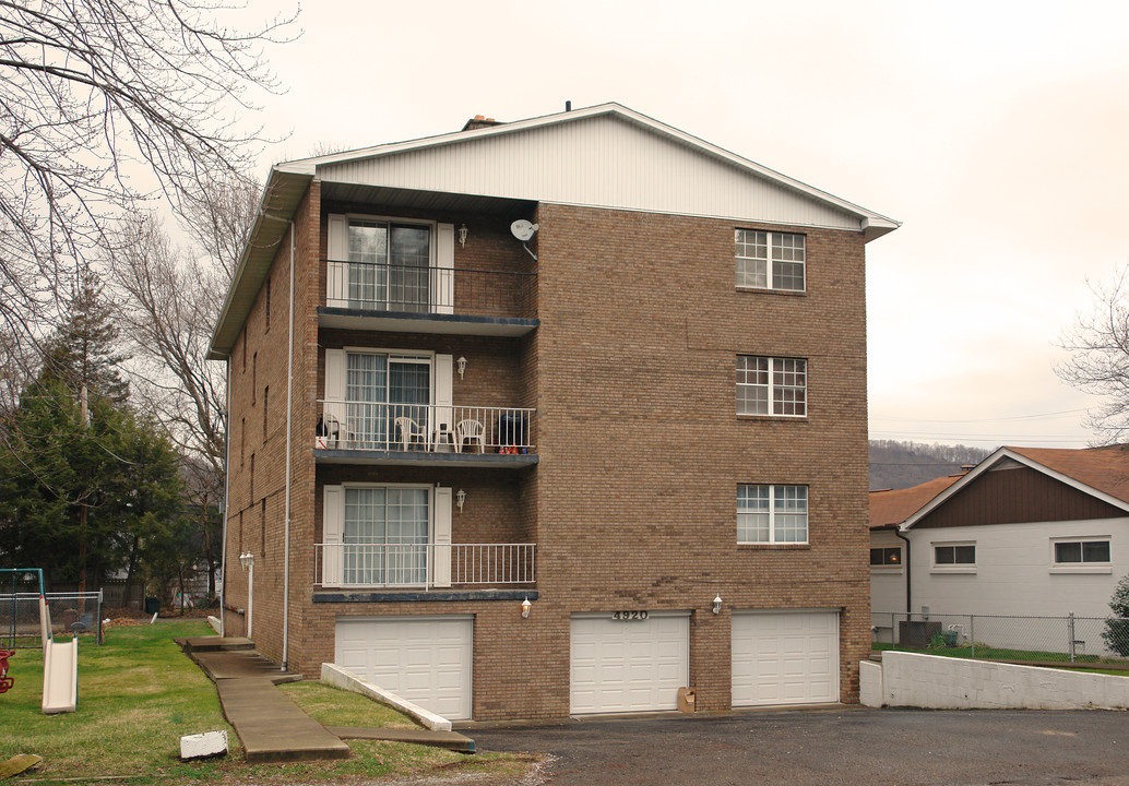 4920 Washington Ave in Charleston, WV - Foto de edificio