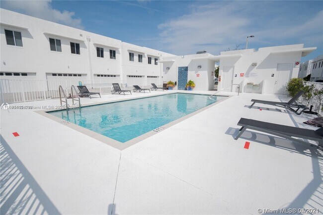 2651 NE 212th Terrace in Miami, FL - Building Photo - Building Photo