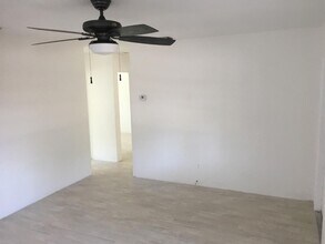247 38th Ave SE in St. Petersburg, FL - Building Photo - Building Photo