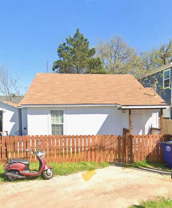 1189 Oak Grove Ave in Austin, TX - Building Photo
