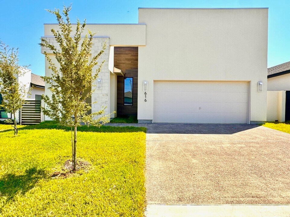 616 Journey Lp in Laredo, TX - Building Photo