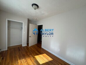 585 Broadway, Unit 1 in Somerville, MA - Foto de edificio - Building Photo