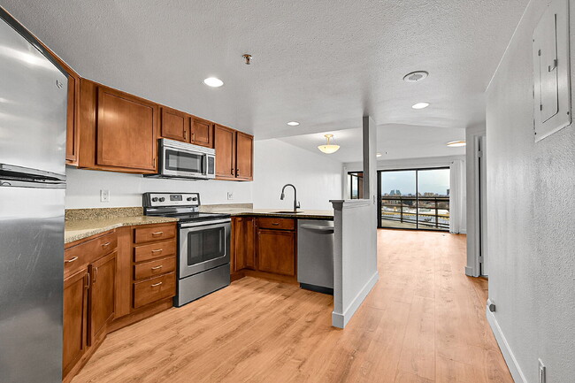 100 Park Ave W in Denver, CO - Building Photo - Building Photo