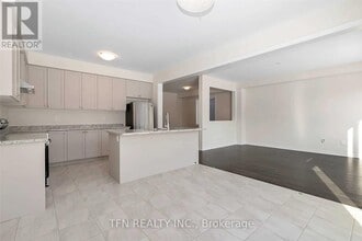 22 Charm Pl in Thorold, ON - Building Photo - Building Photo