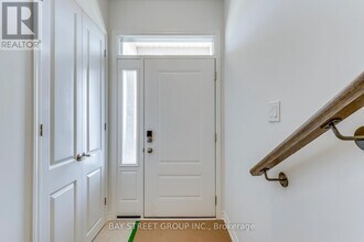 3040 Merrick Rd in Oakville, ON - Building Photo - Building Photo