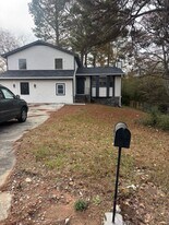184 Little Joe Ct in Riverdale, GA - Building Photo