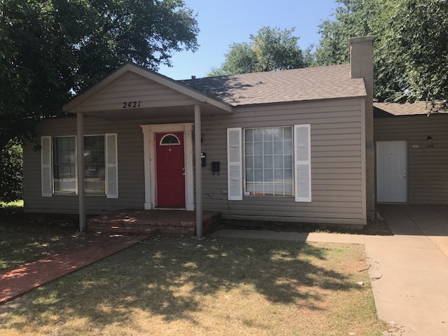 2421 26th St in Lubbock, TX - Building Photo