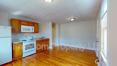 242 N Main St in Southington, CT - Building Photo - Building Photo