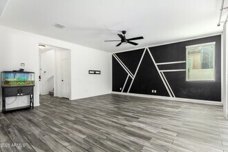 2249 W Betty Elyse Ln in Phoenix, AZ - Building Photo - Building Photo