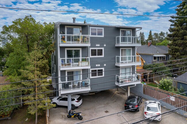 2120 16 St SW in Calgary, AB - Building Photo - Building Photo