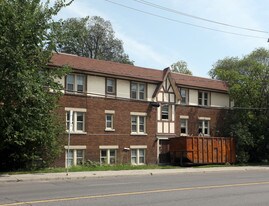 1047 Mt Pleasant Rd in Toronto, ON - Building Photo