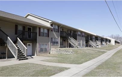 2216 S Leonard Rd in St. Joseph, MO - Building Photo