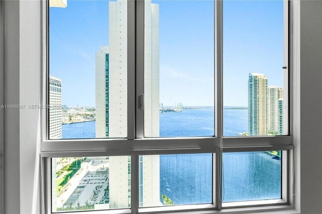 300 S Biscayne Blvd, Unit T2414 in Miami, FL - Building Photo - Building Photo
