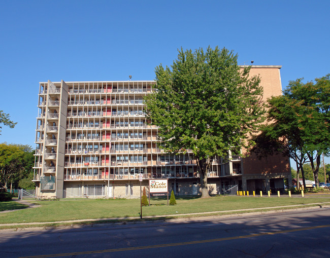 Cole Manor Apartments in Springfield, OH - Building Photo - Building Photo