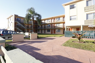 Renedo Apartments in Miami, FL - Building Photo - Building Photo