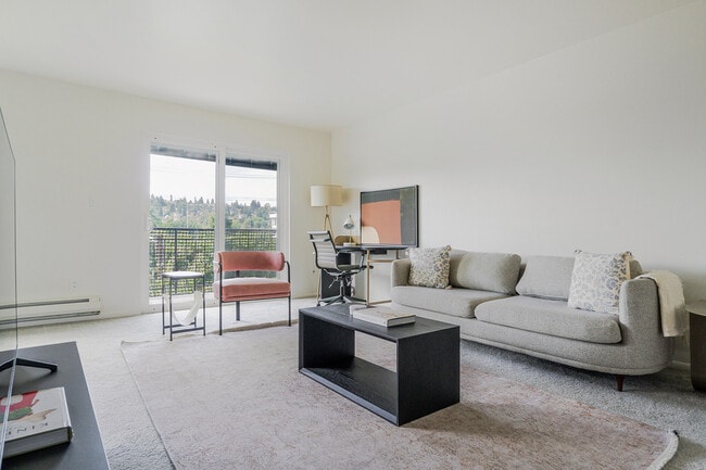 2850 15th Ave W