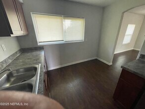 5824 Yellow Pine Dr in Jacksonville, FL - Building Photo - Building Photo
