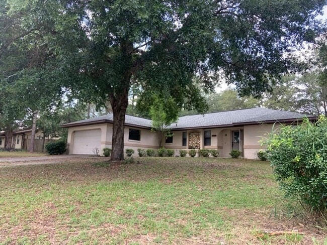 1449 W Evergreen Dr in Citrus Springs, FL - Building Photo - Building Photo