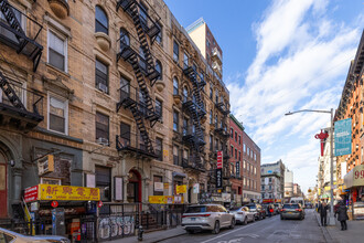 19 Eldridge St in New York, NY - Building Photo - Primary Photo