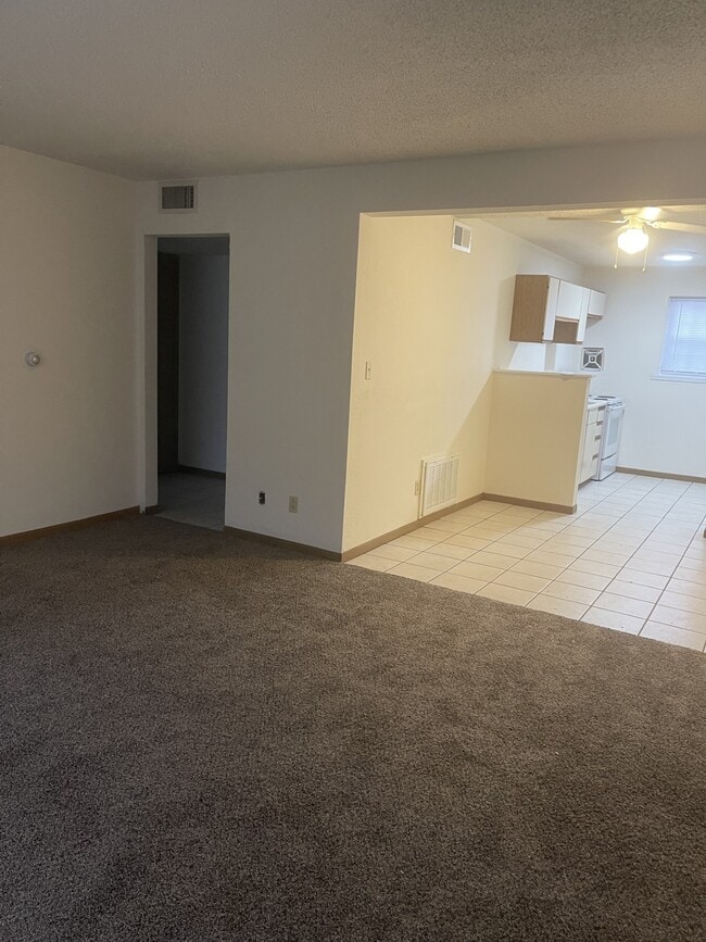 1648 Towne Dr, Unit E in Columbia, MO - Foto de edificio - Building Photo