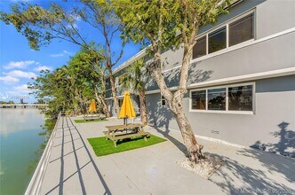 8260 Byron Ave-Unit -16 in Miami Beach, FL - Building Photo - Building Photo