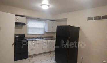 10145 Green Valley Dr in St. Louis, MO - Building Photo - Building Photo