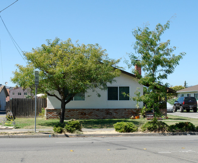 4047 Hoen Ave in Santa Rosa, CA - Foto de edificio - Building Photo