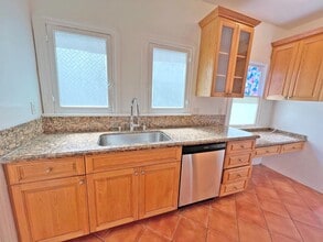 335 N Orange Grove Ave, Unit 1 in Los Angeles, CA - Foto de edificio - Building Photo