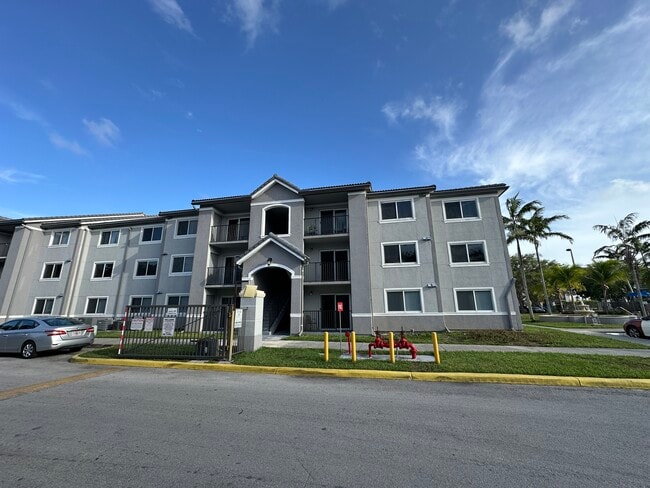 15410 SW 284th St, Unit 8207 in Homestead, FL - Foto de edificio - Building Photo