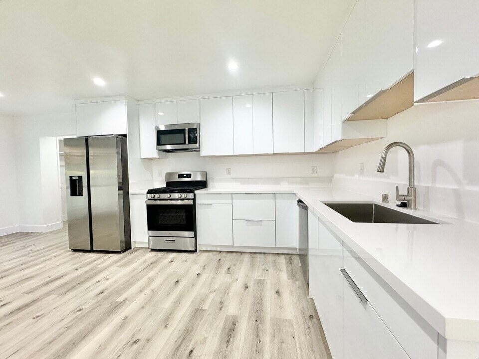 816 N Edinburgh Ave in Los Angeles, CA - Building Photo