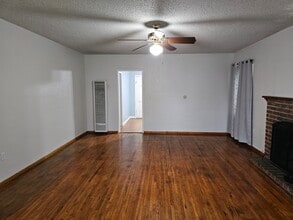 249 W Hampton Ct in Covina, CA - Foto de edificio - Building Photo