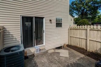 7766 Hansgrove Ct in Dublin, OH - Foto de edificio - Building Photo