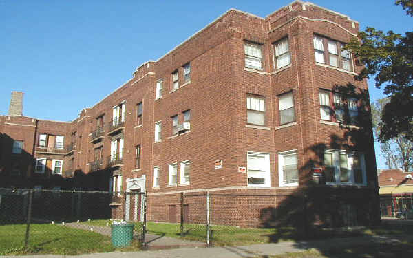 6100 Eberhart in Chicago, IL - Foto de edificio