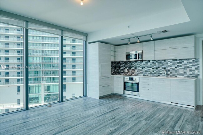 650 NE 32nd St, Unit 1208 in Miami, FL - Building Photo - Building Photo