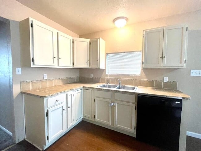 823 G St NW in Ardmore, OK - Building Photo - Building Photo