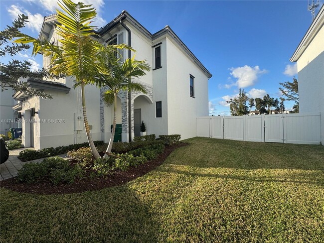 631 NW 204th St in Miami, FL - Building Photo - Building Photo