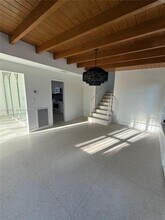 525 Beacom Blvd in Miami, FL - Building Photo - Building Photo